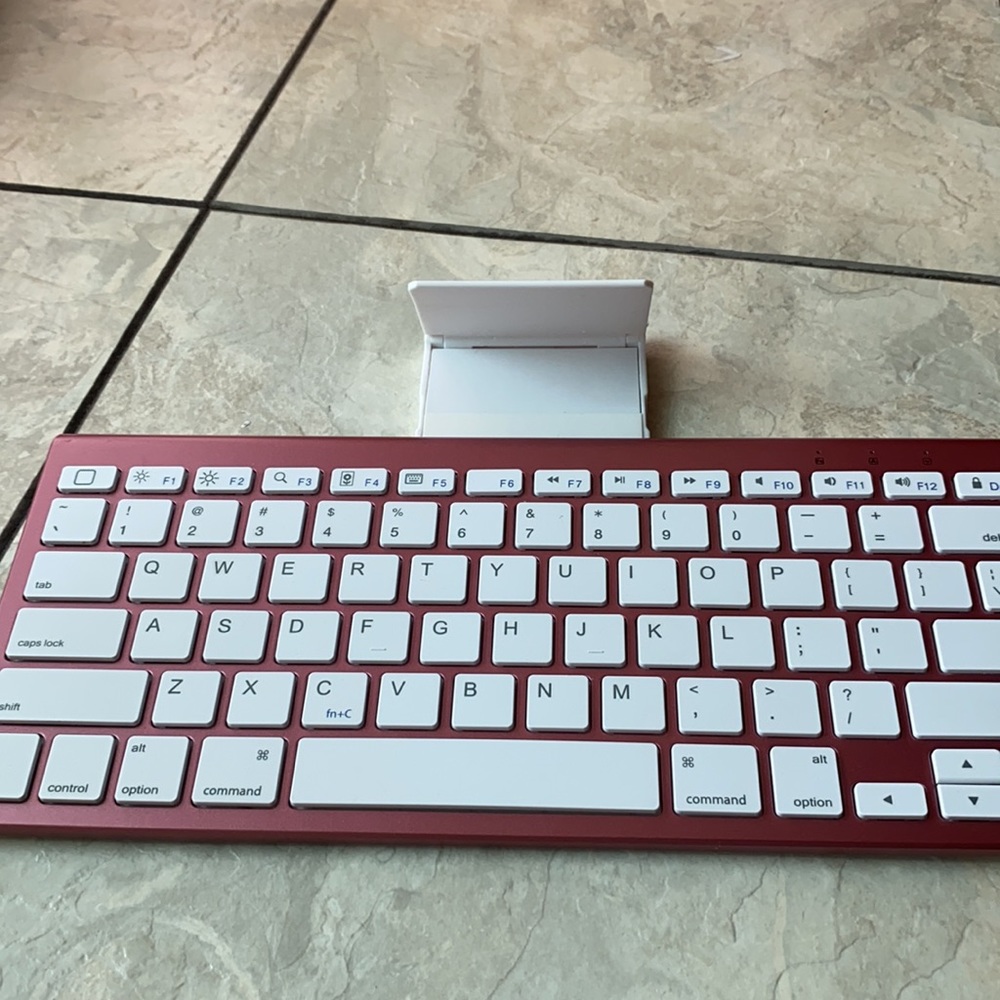 Selling Wireless Keyboard! - Picture 5 of 7